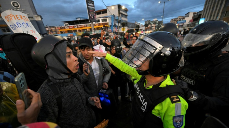 Ecuador expulsa a un periodista espa&ntilde;ol que cubr&iacute;a protestas por considerarlo una "amenaza"