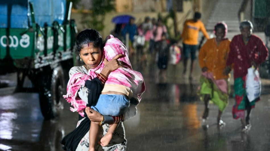 Les c&ocirc;tes du sud-est de l'Inde balay&eacute;es par les vents et les pluies du cyclone Arnab