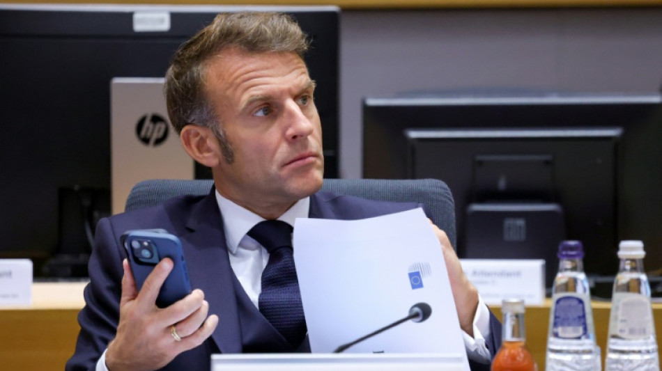 Le gouvernement acte la suspension de la r&eacute;forme des retraites, son financement critiqu&eacute; 