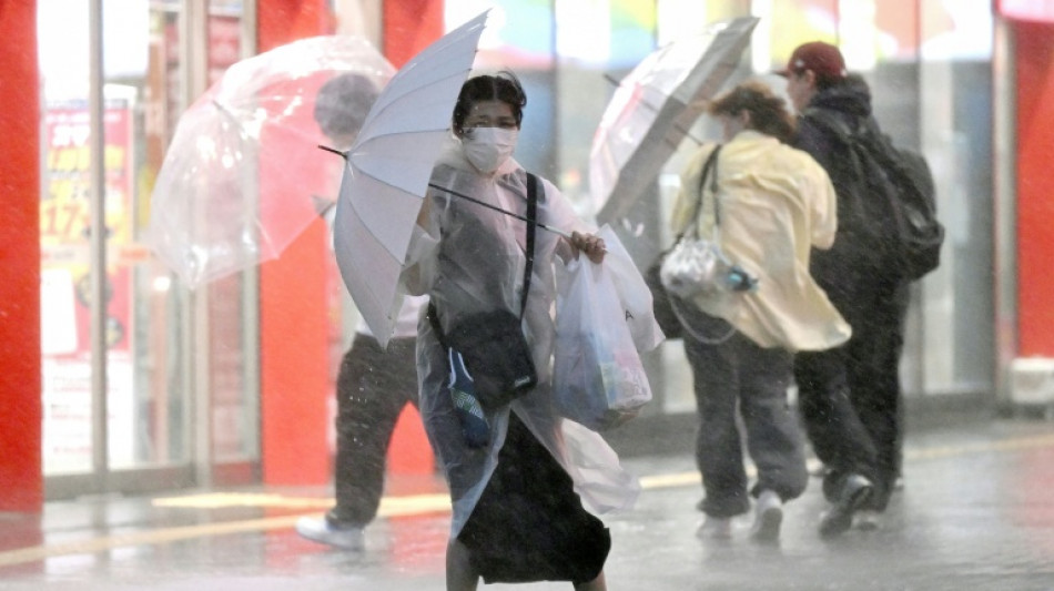 El tif&oacute;n Dujuan deja cuatro muertos y 45.000 casas sin electricidad en Jap&oacute;n