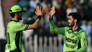 Minhas helps Pakistan dismiss Australia for 200 in first ODI 
