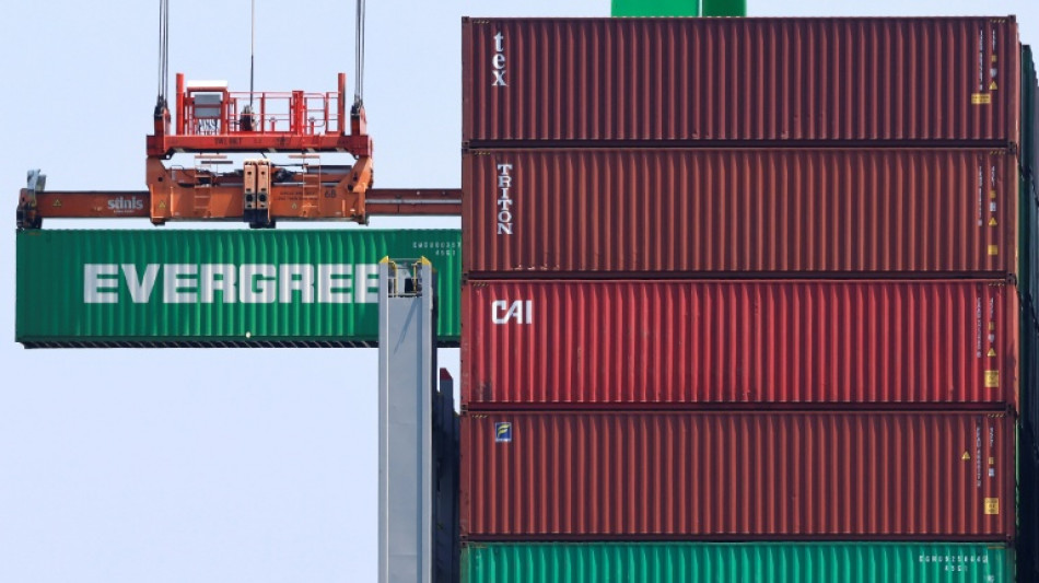US appeals court halts order declaring Trump's global 10% tariff illegal