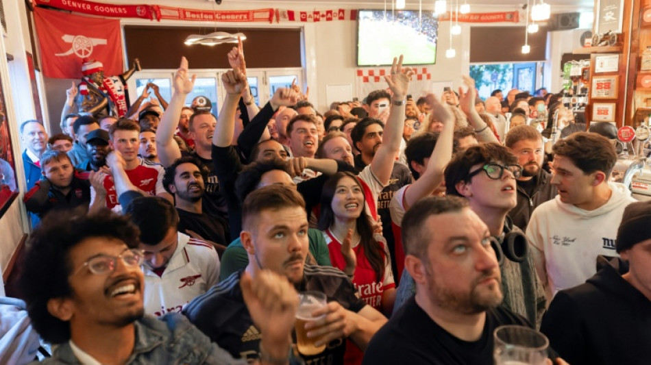 Foot: Arsenal roi d'Angleterre apr&egrave;s 22 ans d'attente