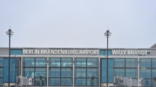 Nach Blockade des Berliner Flughafens f&uuml;nf von sechs Aktivisten wieder frei