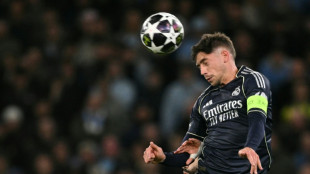 Real Madrid multa Tchouam&eacute;ni e Valverde em &euro; 500 mil a 2 dias do 'El Cl&aacute;sico'