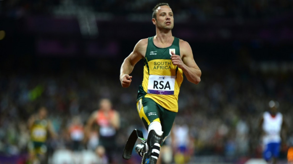 Oscar Pistorius ganha liberdade condicional 10 anos ap&oacute;s assassinato de sua namorada