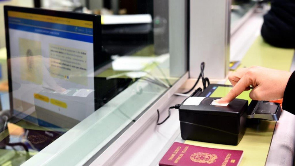 Poste: 'Gi&agrave; 40mila richieste di rinnovo o rilascio passaporti'