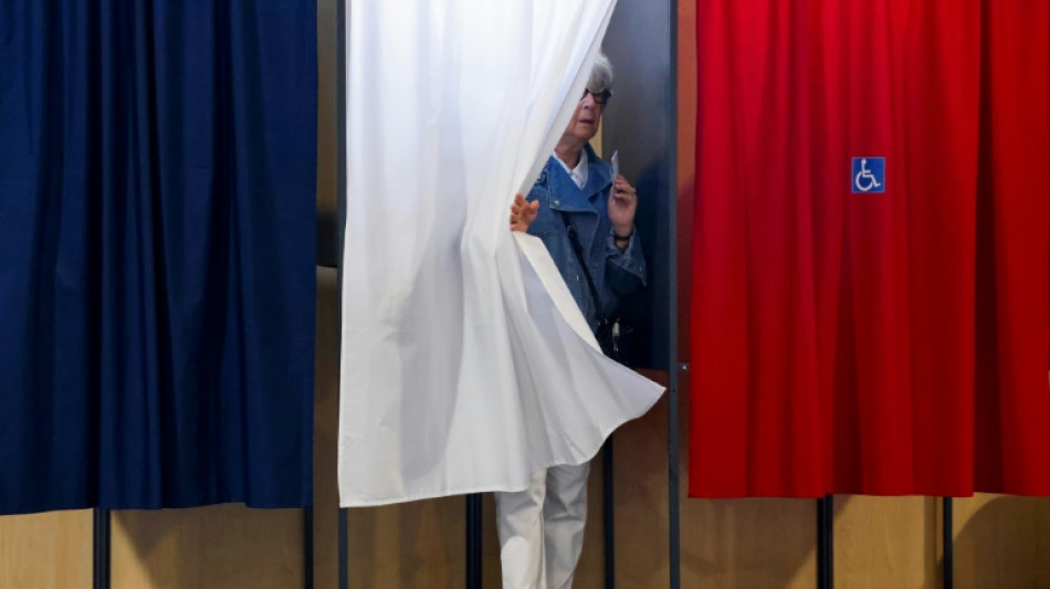 Les Fran&ccedil;ais votent massivement pour des l&eacute;gislatives historiques