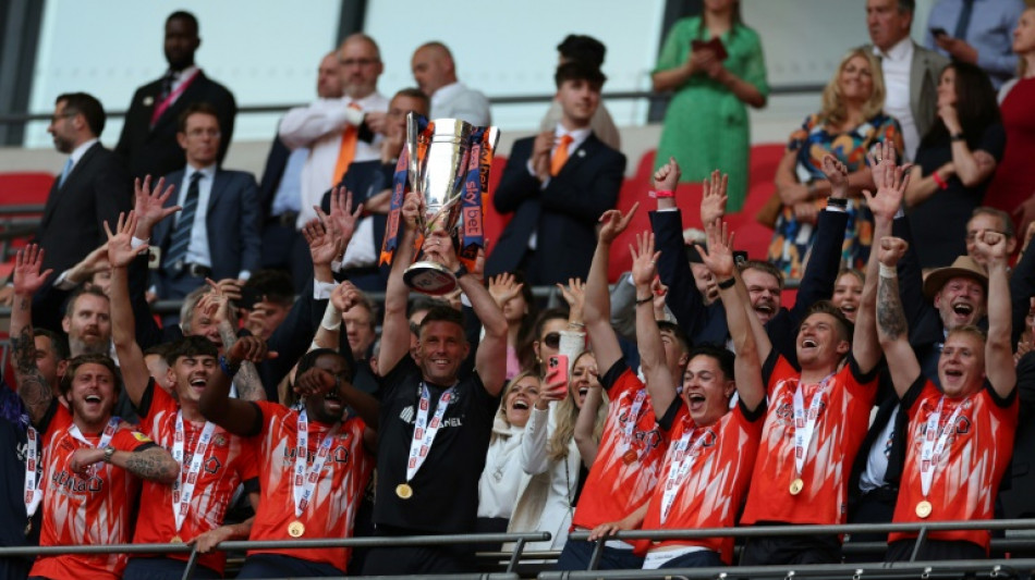 Luton sobe para a primeira divis&atilde;o do Campeonato Ingl&ecirc;s