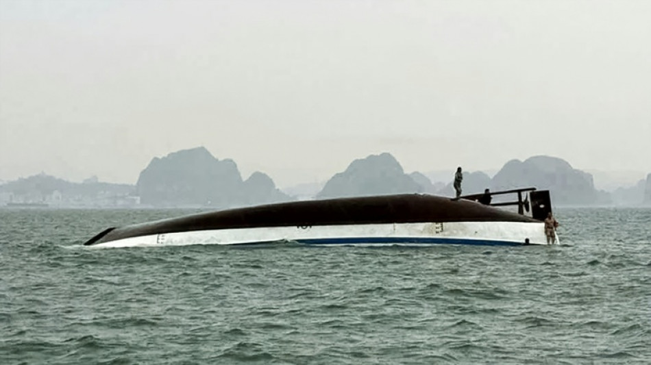 Mueren 34 al volcar un barco turístico en Vietnam