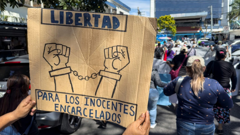 V&iacute;timas da 'guerra' &agrave;s gangues pedem fim do regime de exce&ccedil;&atilde;o em El Salvador