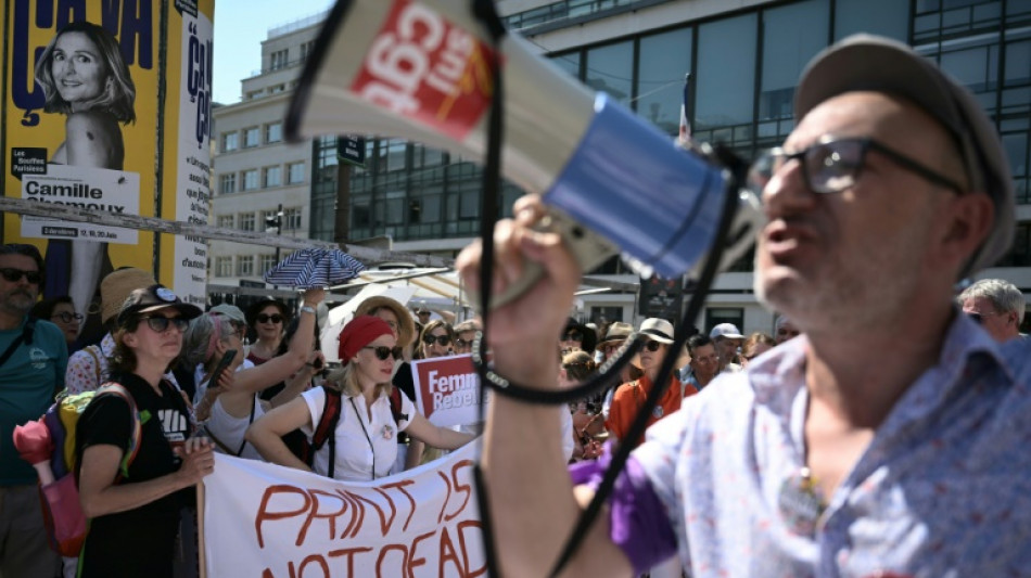 En pleine crise existentielle, les m&eacute;tiers de la presse manifestent &agrave; Paris