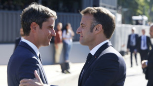 Governo franc&ecirc;s se torna interino enquanto seguem as negocia&ccedil;&otilde;es para definir a pr&oacute;xima maioria