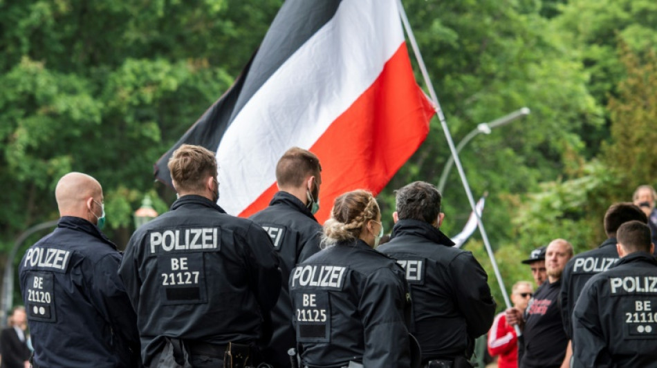 Sorben-Dachverband bietet Tausch von Reichsflagge gegen Geschichtsbuch an