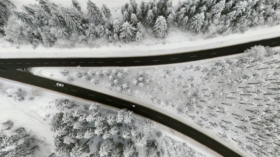 Winterchaos: Airport M&uuml;nchen nimmt Betrieb wieder auf - Zugverkehr weiter eingeschr&auml;nkt