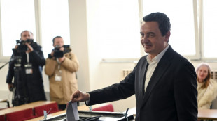 Kosovo votó en legislativas, Primer ministro saliente adelante, según encuestas