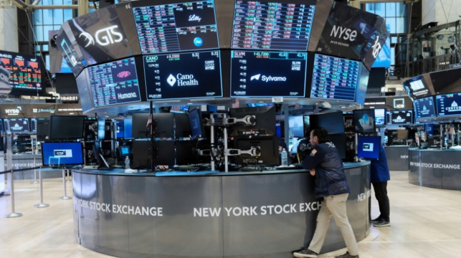 Wall Street ouvre en l&eacute;g&egrave;re hausse en attendant les minutes de la Fed