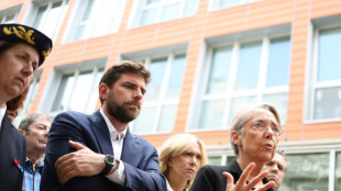 Emeutes: appel &agrave; la solidarit&eacute; avec les maires, une accalmie se dessine