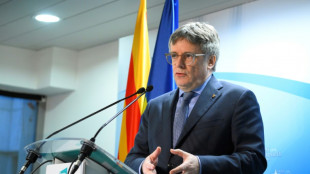 L&iacute;der separatista Carles Puigdemont aumenta a press&atilde;o sobre governo espanhol