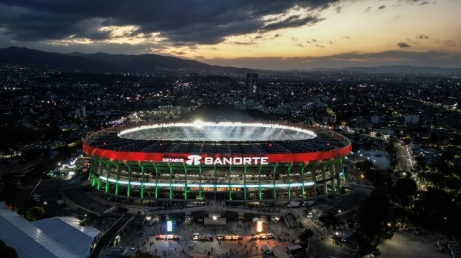 Est&aacute;dio Azteca &eacute; reinaugurado com empate entre M&eacute;xico e Portugal (0-0) e morte de torcedor