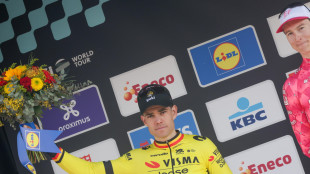 Giro: Van Aert vince la 9/a tappa, Del Toro è nuova maglia rosa