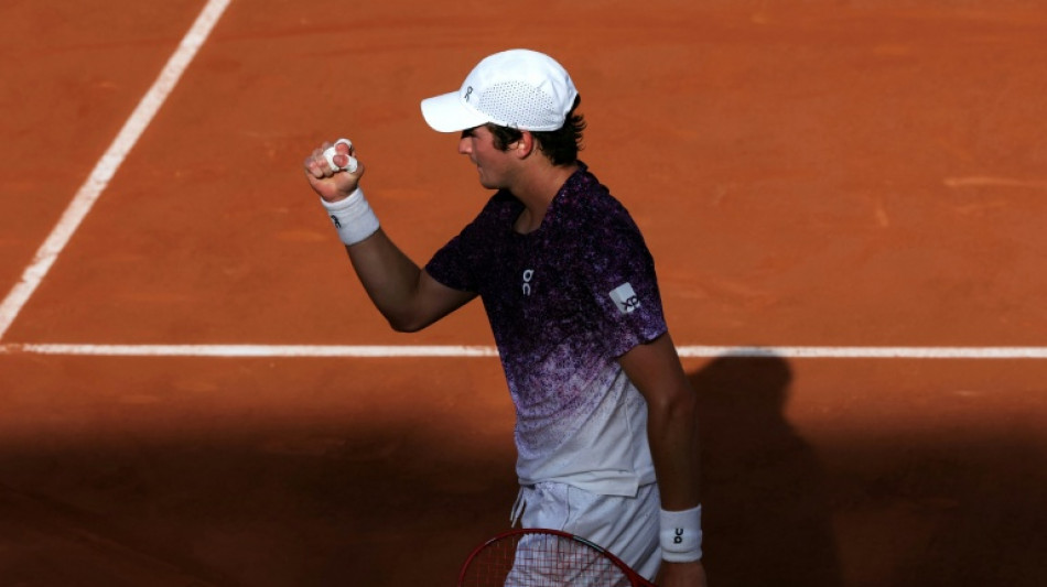 Jo&atilde;o Fonseca estreia com vit&oacute;ria e avan&ccedil;a em Roland Garros; Bia Haddad &eacute; eliminada