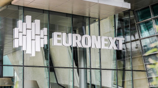 Borsa: Europa debole in attesa dei dati Usa, l'euro recupera