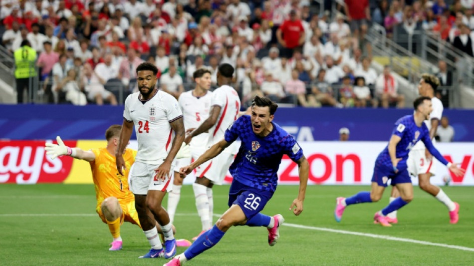 Inglaterra tem d&uacute;vidas na defesa, apesar de in&iacute;cio com f&ocirc;lego na Copa do Mundo