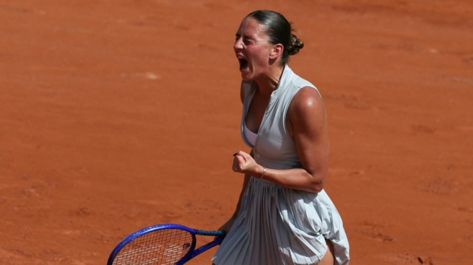 Roland-Garros: Kostyuk gagne dans l'&eacute;motion, Zverev file aussi au 2e tour malgr&eacute; la chaleur