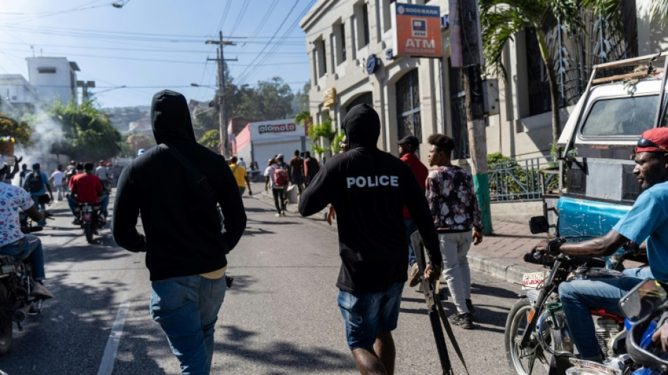 Polic&iacute;as protestan en Hait&iacute; tras el asesinato de seis agentes