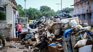 Espagne: les recherches se poursuivent, Barcelone &agrave; son tour sous des trombes d'eau