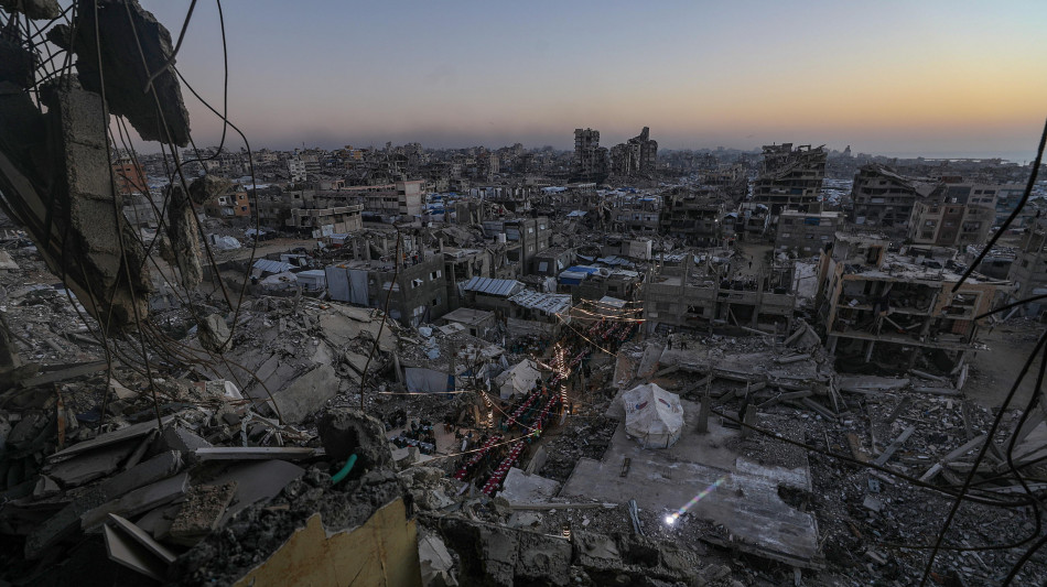 Attacchi israeliani su Gaza, almeno cinque morti