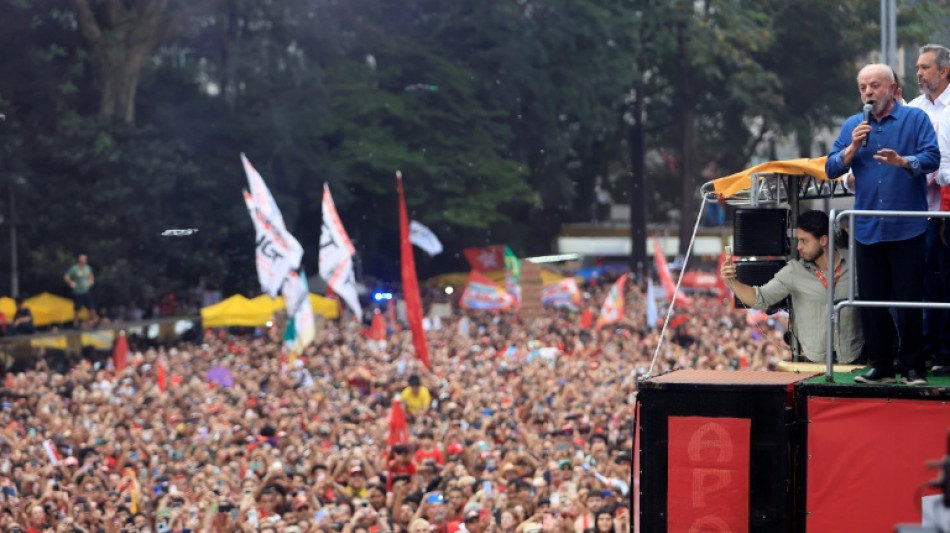 Lula stages mass rally ahead of Brazil's presidential run-off 