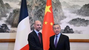 Face aux "crises", le chef de la diplomatie française plaide pour le dialogue avec Pékin