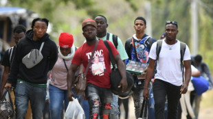 Migrantes cubanos se conforman con el sueño mexicano por Trump