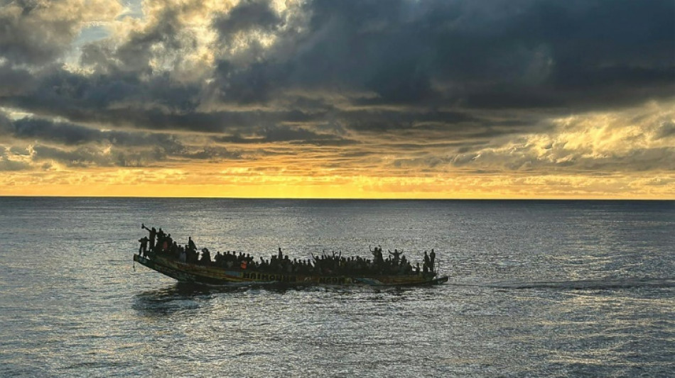 Espagne: trois morts &agrave; bord d'un bateau de 200 migrants secourus aux Canaries