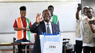 Alassane Ouattara r&eacute;&eacute;lu pr&eacute;sident de la C&ocirc;te d'Ivoire avec un score fleuve