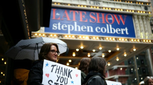 'Late Show' de Stephen Colbert chega ao fim em meio a tens&otilde;es com Trump