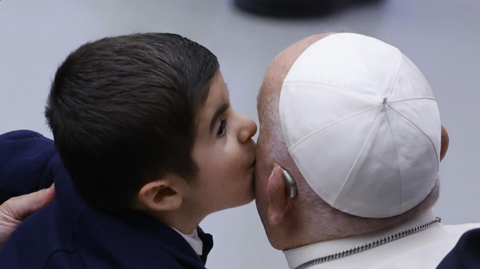 Il Papa, 'a Gaza bambini mitragliati, quanta crudelt&agrave;'