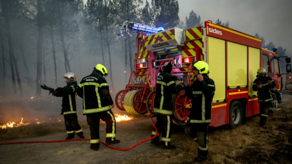 En Gironde, cinqui&egrave;me nuit de combat pour les pompiers, qui redoutent la chaleur