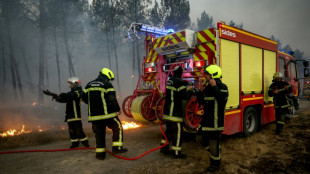 En Gironde, cinqui&egrave;me nuit de combat pour les pompiers, qui redoutent la chaleur