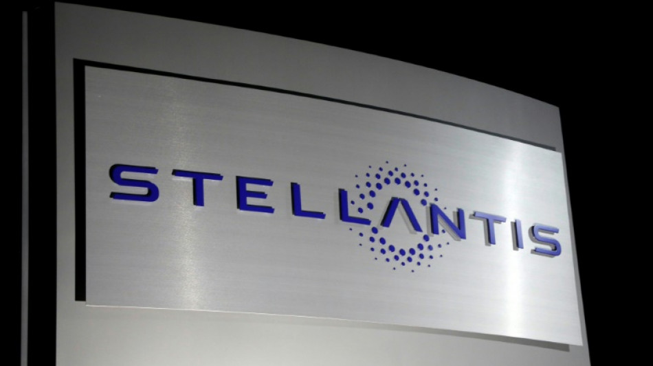 Stellantis ralentit dans l'attente de nouveaux mod&egrave;les