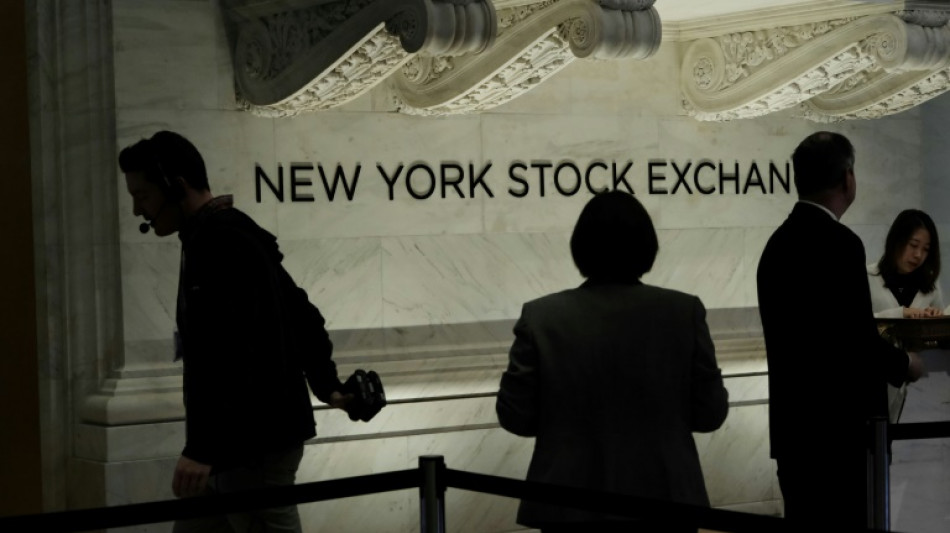 Wall Street se replie apr&egrave;s des propos de Powell sur la remont&eacute;e des taux