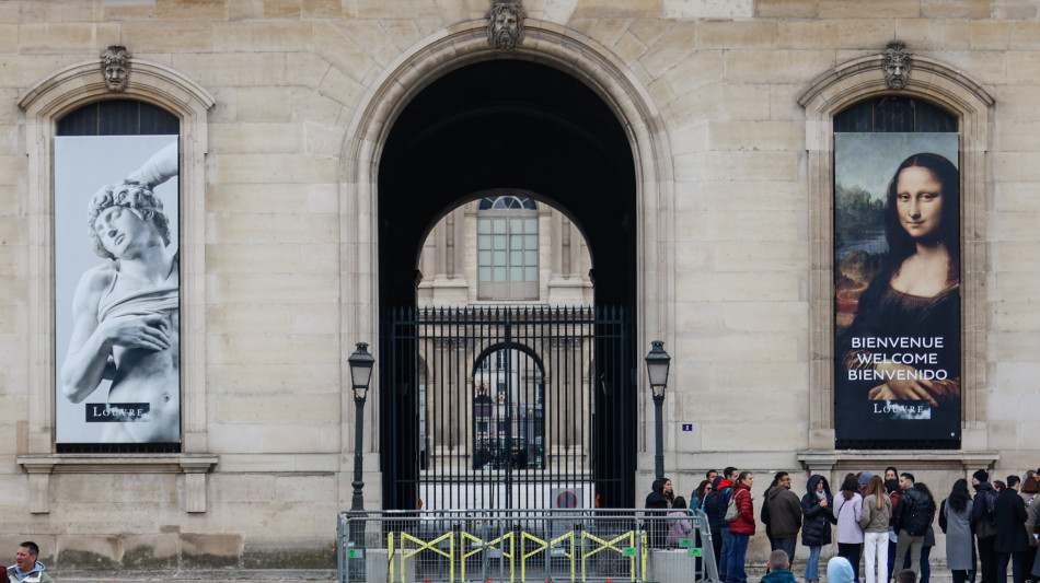 Louvre annuncia misure d'emergenza per potenziare sicurezza