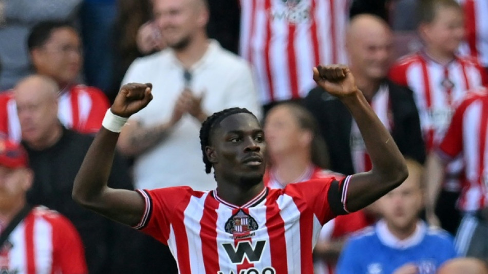 Rennes buy young striker Mayenda from Sunderland
