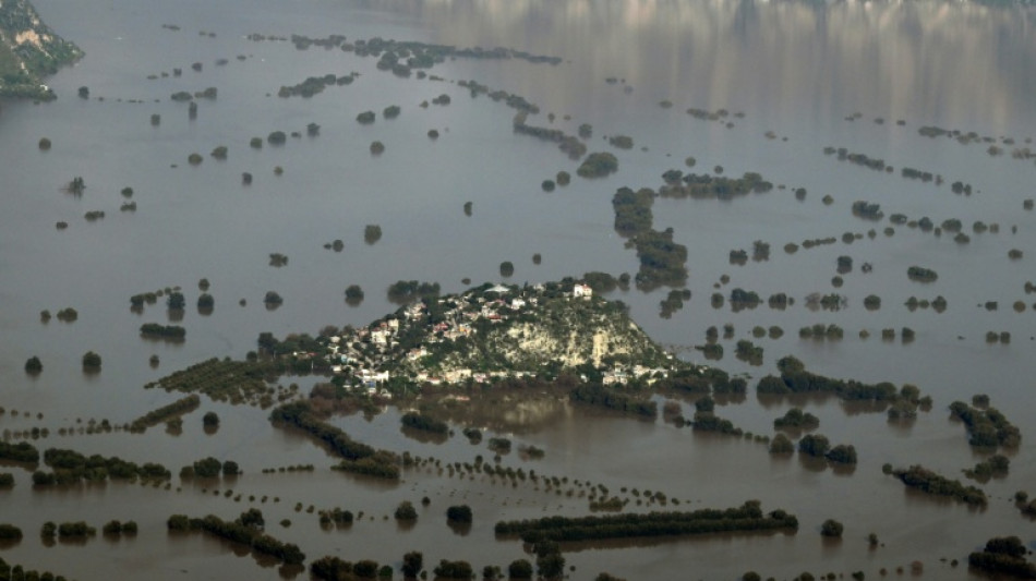 Mexican national Guard aids towns isolated by flood that killed 70