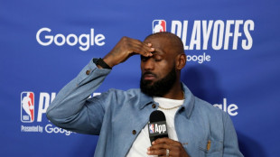 LeBron James mant&eacute;m mist&eacute;rio sobre futuro na NBA