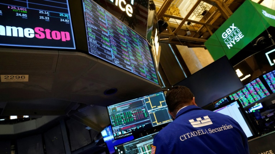 Wall Street &eacute;volue dans le rouge avant une semaine charg&eacute;e en nouvelles &eacute;conomiques