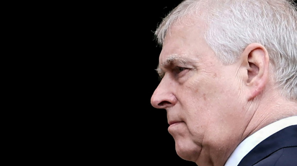 A queda do ex-pr&iacute;ncipe Andrew em datas marcantes