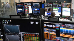 Borsa: Milano peggiora e cede l'1,3%, cade Stm
